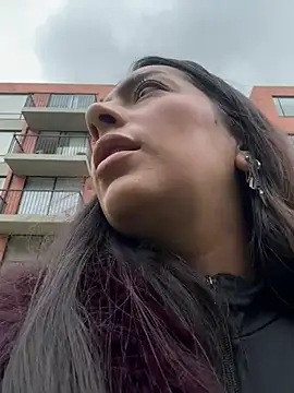 Nicollemays online show from April 2026 01:07:01 PM