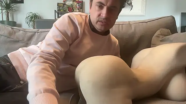 freddy0222222 online show from April 2026 10:42:01 AM