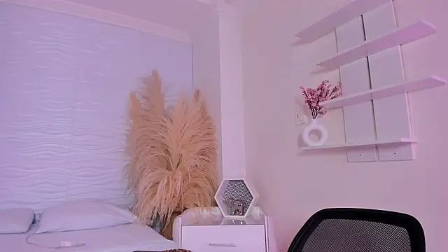 CamileHolmes online show from April 2026 05:02:02 AM