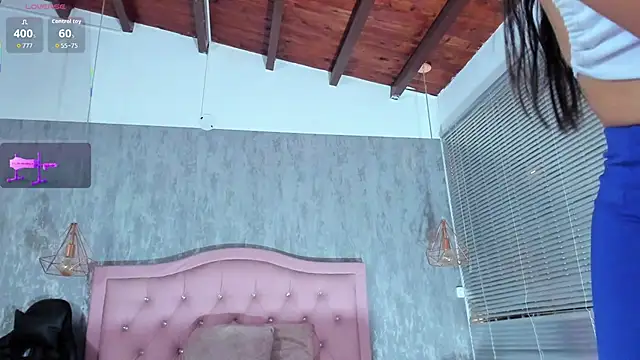 naomidibello online show from April 2026 07:48:01 PM