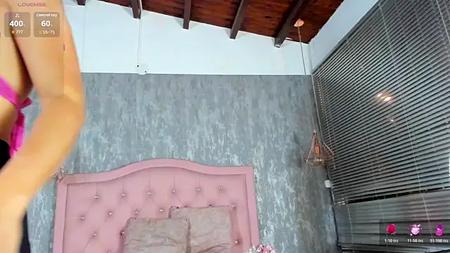 naomidibello online show from April 2026 12:33:01 PM