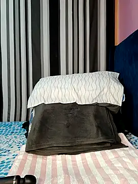 Snapshot of luxusroyce chatting on November 2025 02:23:02 AM luxusroyce online show from November 2025 02:23:02 AM