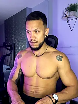 ARON TAYLER01 online show from October 2025 10:38:02 AM