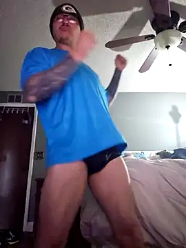 Snapshot of MrBiggBallz chatting on December 2025 01:17:01 PM MrBiggBallz online show from December 2025 01:17:01 PM