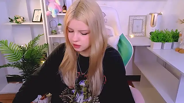 Grace and  Jacob online show from February 2025 04:10:01 PM