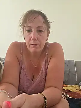 Wisie Cutie online show from July 2026 03:47:01 PM