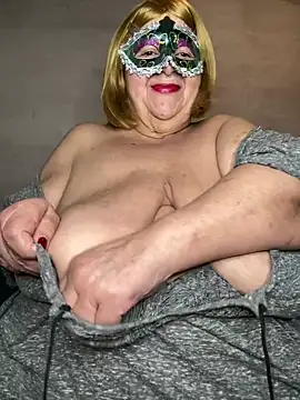 Snapshot of mariannecox chatting on December 2024 08:36:02 PM mariannecox online show from December 2024 08:36:02 PM