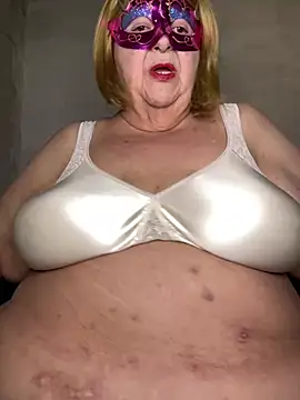 Snapshot of mariannecox chatting on December 2024 02:25:02 AM mariannecox online show from December 2024 02:25:02 AM