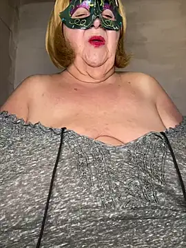 Snapshot of mariannecox chatting on February 2025 06:40:02 PM mariannecox online show from February 2025 06:40:02 PM