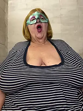 Snapshot of mariannecox chatting on February 2025 09:05:02 PM mariannecox online show from February 2025 09:05:02 PM