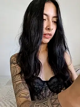 Snapshot of sara-lauren chatting on December 2024 03:41:01 PM sara-lauren online show from December 2024 03:41:01 PM