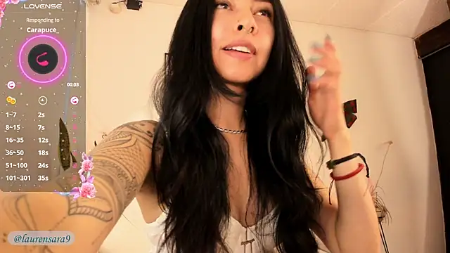 Snapshot of sara-lauren chatting on December 2024 03:58:01 PM sara-lauren online show from December 2024 03:58:01 PM