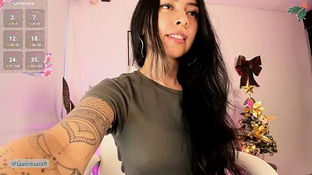 Snapshot of sara-lauren chatting on December 2024 09:05:01 PM sara-lauren online show from December 2024 09:05:01 PM