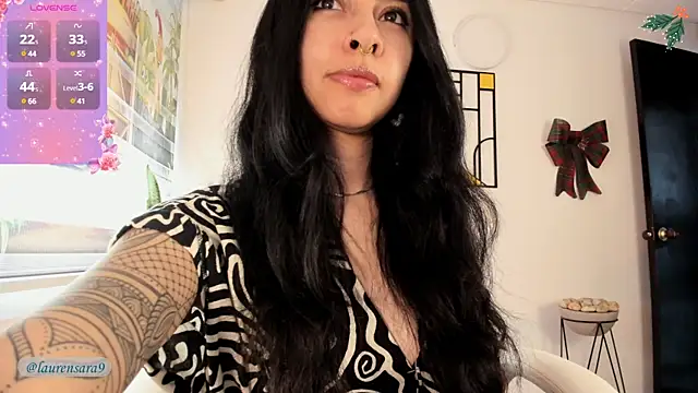 Snapshot of sara-lauren chatting on December 2024 08:34:01 PM sara-lauren online show from December 2024 08:34:01 PM