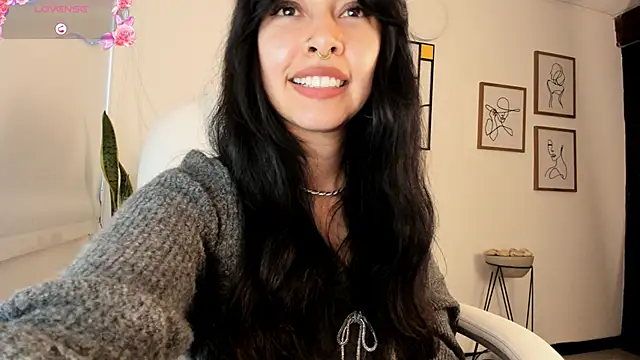 Snapshot of sara-lauren chatting on January 2025 08:50:01 PM sara-lauren online show from January 2025 08:50:01 PM