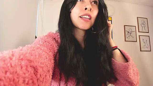 Snapshot of sara-lauren chatting on January 2025 06:20:02 PM sara-lauren online show from January 2025 06:20:02 PM