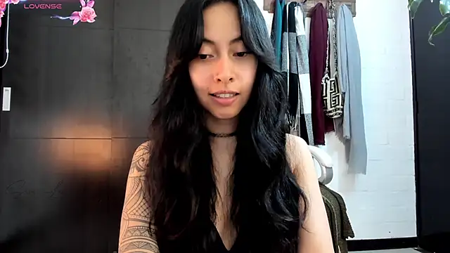 Snapshot of sara-lauren chatting on February 2025 09:17:01 PM sara-lauren online show from February 2025 09:17:01 PM