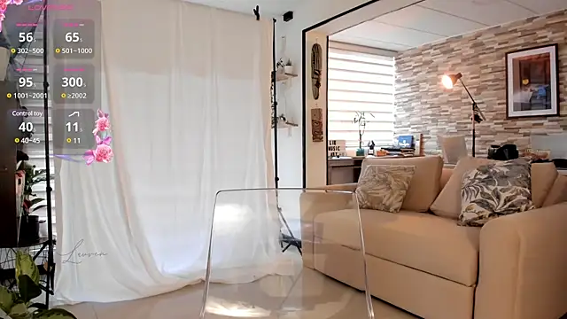 Snapshot of sara-lauren chatting on March 2025 07:17:01 PM sara-lauren online show from March 2025 07:17:01 PM