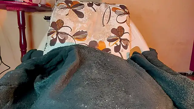 Snapshot of SEXYTRAV18 chatting on February 2025 02:40:01 AM SEXYTRAV18 online show from February 2025 02:40:01 AM