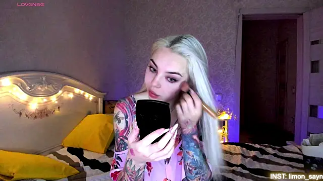 Snapshot of LillyMoure_ chatting on July 2026 10:58:02 PM LillyMoure online show from July 2026 10:58:02 PM