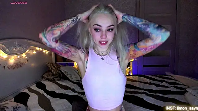 Snapshot of LillyMoure_ chatting on July 2026 11:52:02 PM LillyMoure online show from July 2026 11:52:02 PM