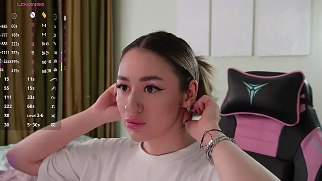 Fiona-Love online show from November 2025 03:23:01 PM