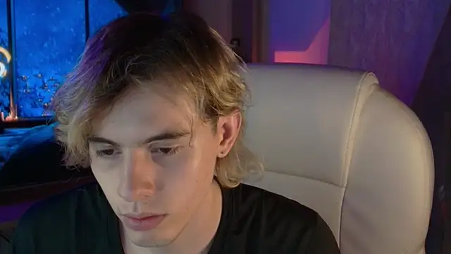 Snapshot of dimitri_tv chatting on November 2025 02:43:02 AM dimitri tv online show from November 2025 02:43:02 AM