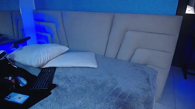 Miss Loise online show from October 2025 04:01:02 AM