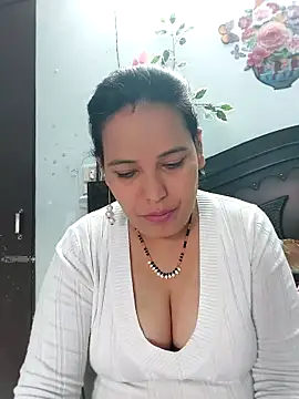 Poojabhabi101 online show from December 2025 06:42:02 AM