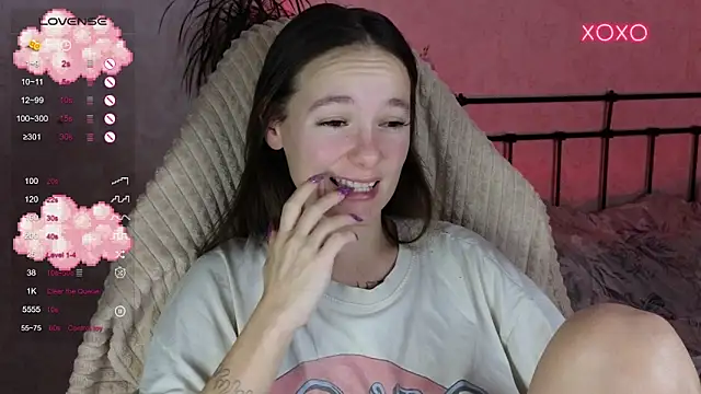 lil luna x online show from November 2025 01:32:02 PM