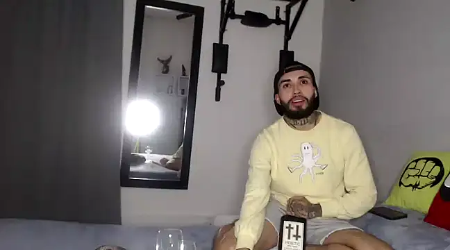 Snapshot of transgenderboy chatting on March 2025 04:05:02 AM transgenderboy online show from March 2025 04:05:02 AM