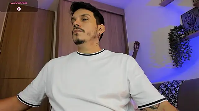 Snapshot of alejandro_stark chatting on July 2026 10:43:02 AM alejandro stark online show from July 2026 10:43:02 AM