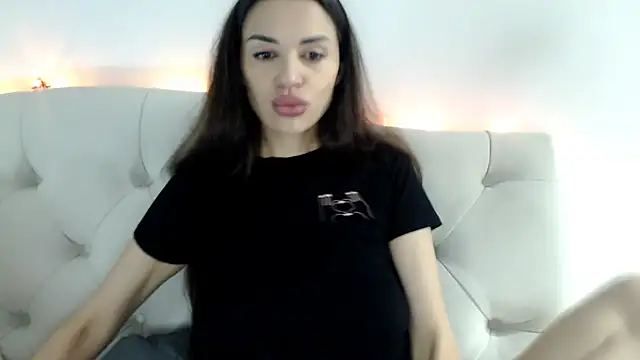 Snapshot of Mika_Gold chatting on December 2025 07:40:02 PM Mika Gold online show from December 2025 07:40:02 PM