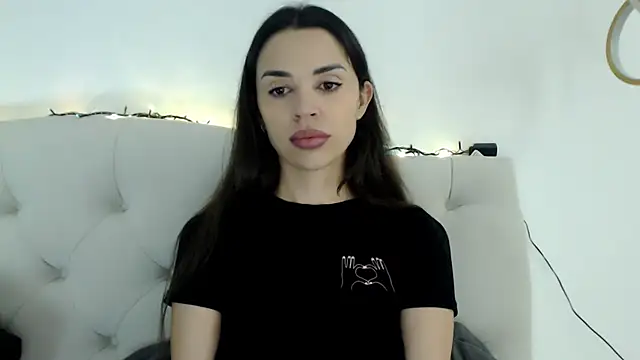 Snapshot of Mika_Gold chatting on December 2025 12:20:01 PM Mika Gold online show from December 2025 12:20:01 PM