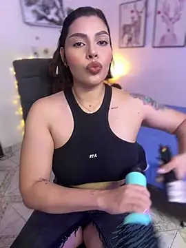 Snapshot of GigiiStone chatting on February 2025 08:10:02 PM GigiiStone online show from February 2025 08:10:02 PM