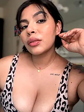 Snapshot of GigiiStone chatting on September 2025 06:08:01 PM GigiiStone online show from September 2025 06:08:01 PM