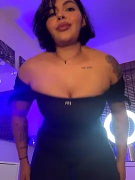 Snapshot of GigiiStone chatting on November 2025 09:48:01 PM GigiiStone online show from November 2025 09:48:01 PM