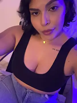 Snapshot of GigiiStone chatting on November 2025 09:57:02 PM GigiiStone online show from November 2025 09:57:02 PM