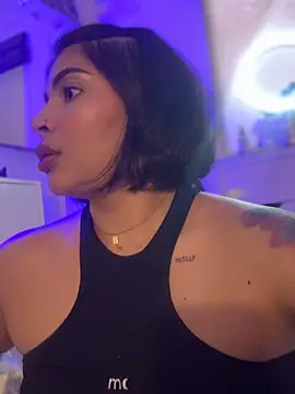 Snapshot of GigiiStone chatting on November 2025 09:48:02 PM GigiiStone online show from November 2025 09:48:02 PM