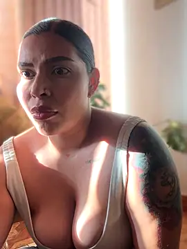 Snapshot of GigiiStone chatting on November 2025 09:42:02 PM GigiiStone online show from November 2025 09:42:02 PM