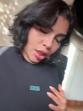 Snapshot of GigiiStone chatting on November 2025 10:02:01 PM GigiiStone online show from November 2025 10:02:01 PM