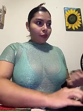 Snapshot of GigiiStone chatting on December 2025 11:00:02 PM GigiiStone online show from December 2025 11:00:02 PM