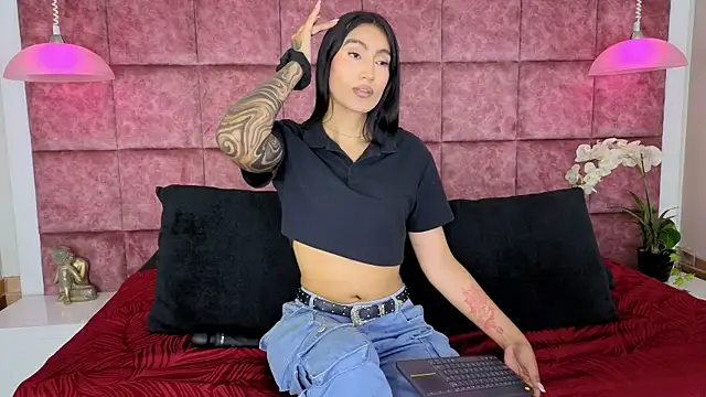 Taly Fox online show from April 2026 09:37:01 PM