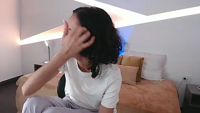 Snapshot of hot_little_bunny chatting on December 2024 09:09:01 PM hot little bunny online show from December 2024 09:09:01 PM