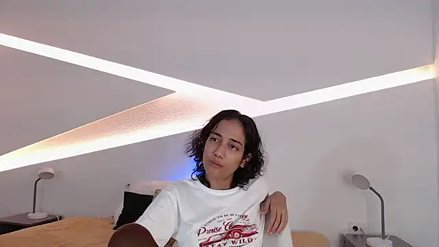 Snapshot of hot_little_bunny chatting on December 2024 08:25:02 PM hot little bunny online show from December 2024 08:25:02 PM