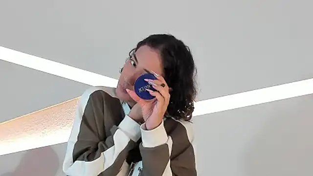 Snapshot of hot_little_bunny chatting on December 2024 09:15:02 PM hot little bunny online show from December 2024 09:15:02 PM