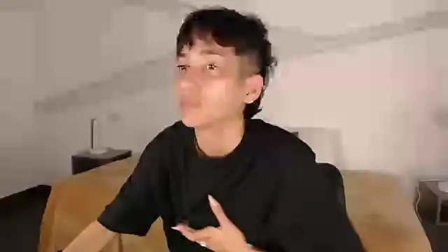 Snapshot of hot_little_bunny chatting on January 2025 08:28:01 PM hot little bunny online show from January 2025 08:28:01 PM