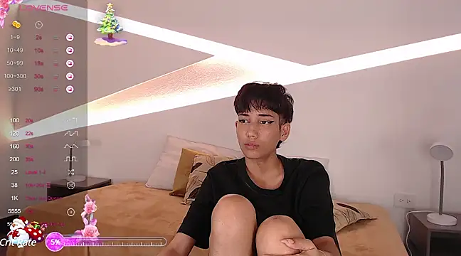 Snapshot of hot_little_bunny chatting on January 2025 11:32:01 PM hot little bunny online show from January 2025 11:32:01 PM