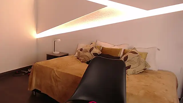 Snapshot of hot_little_bunny chatting on January 2025 08:54:01 PM hot little bunny online show from January 2025 08:54:01 PM