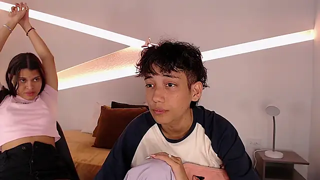 Snapshot of hot_little_bunny chatting on January 2025 09:22:01 PM hot little bunny online show from January 2025 09:22:01 PM